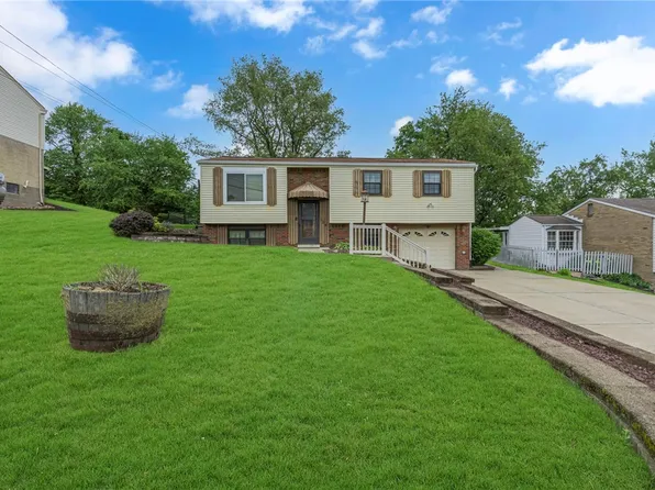 138 Convair Dr, Coraopolis, PA 15108