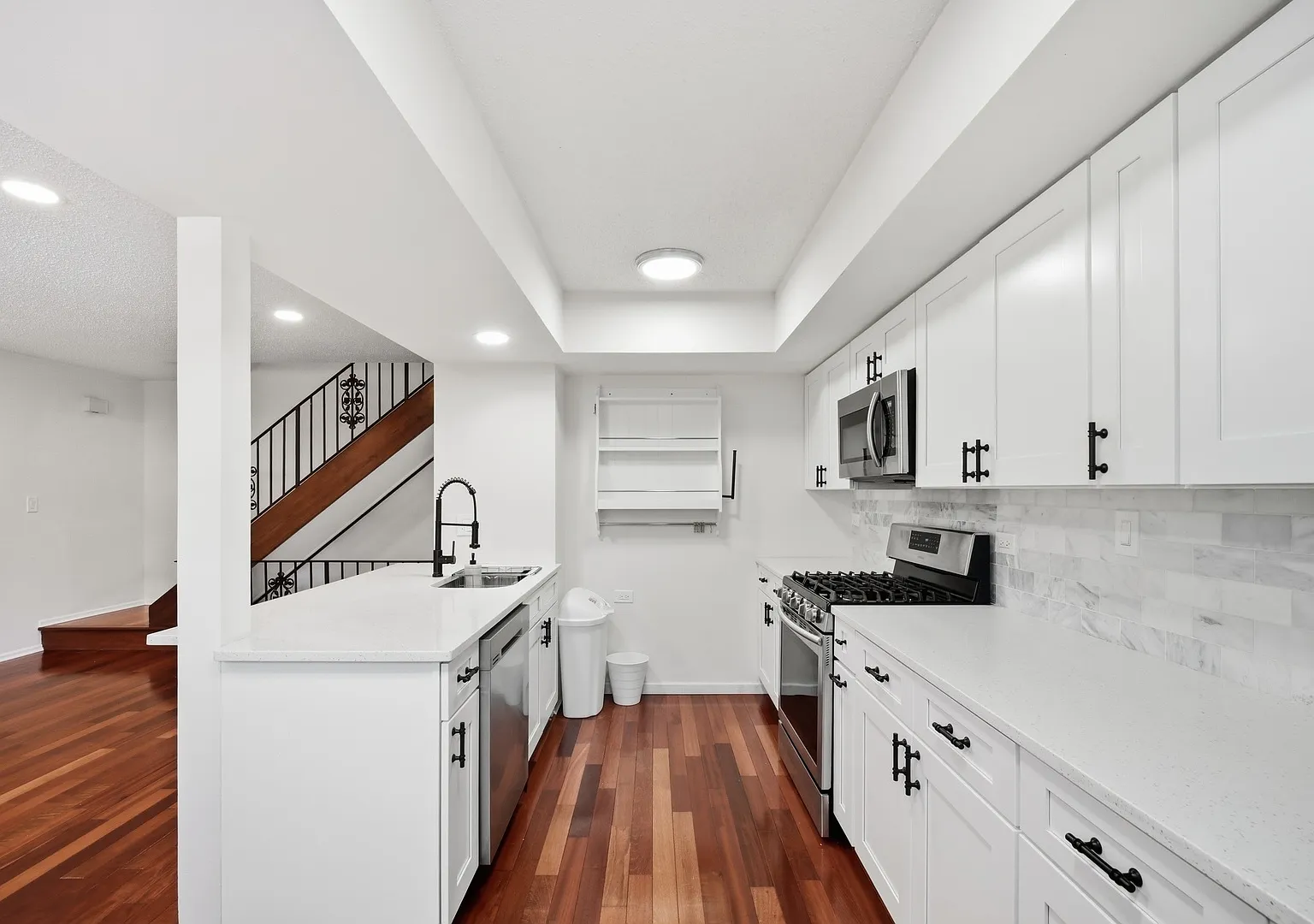 2 bed, 1.5 bath, 992 sqft, $2,550 — Photo 3