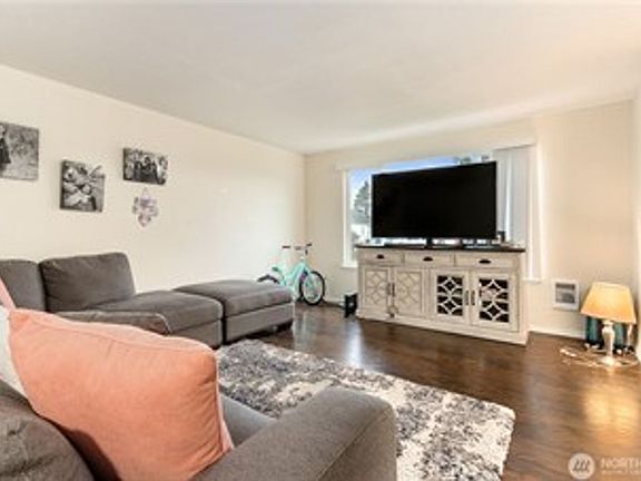 5th image of 1018 E 35th St #B