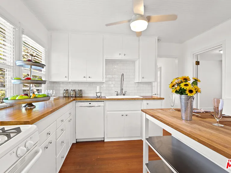 4260 Lincoln Ave — Photo 4