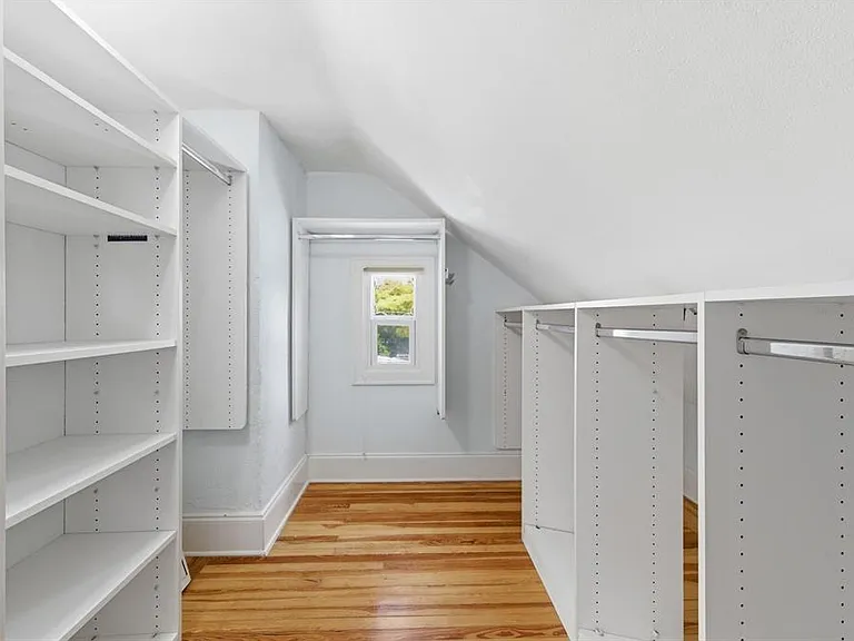 555 18th Ave NE — Photo 16