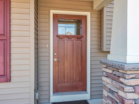 5850-Chartres-Way-East-Lansing-MI-4