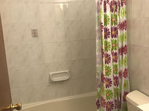 5th image of 528 1/2 Logan Ave #3