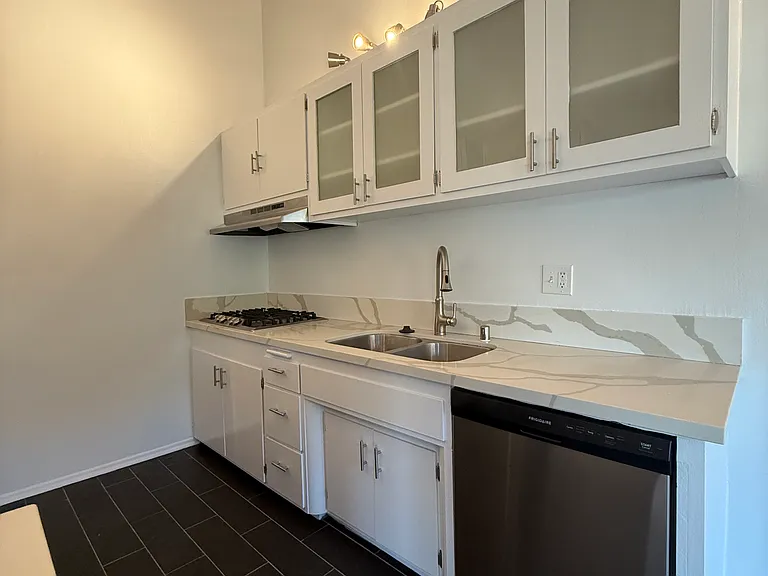 1709 N. Fuller Ave — Photo 21