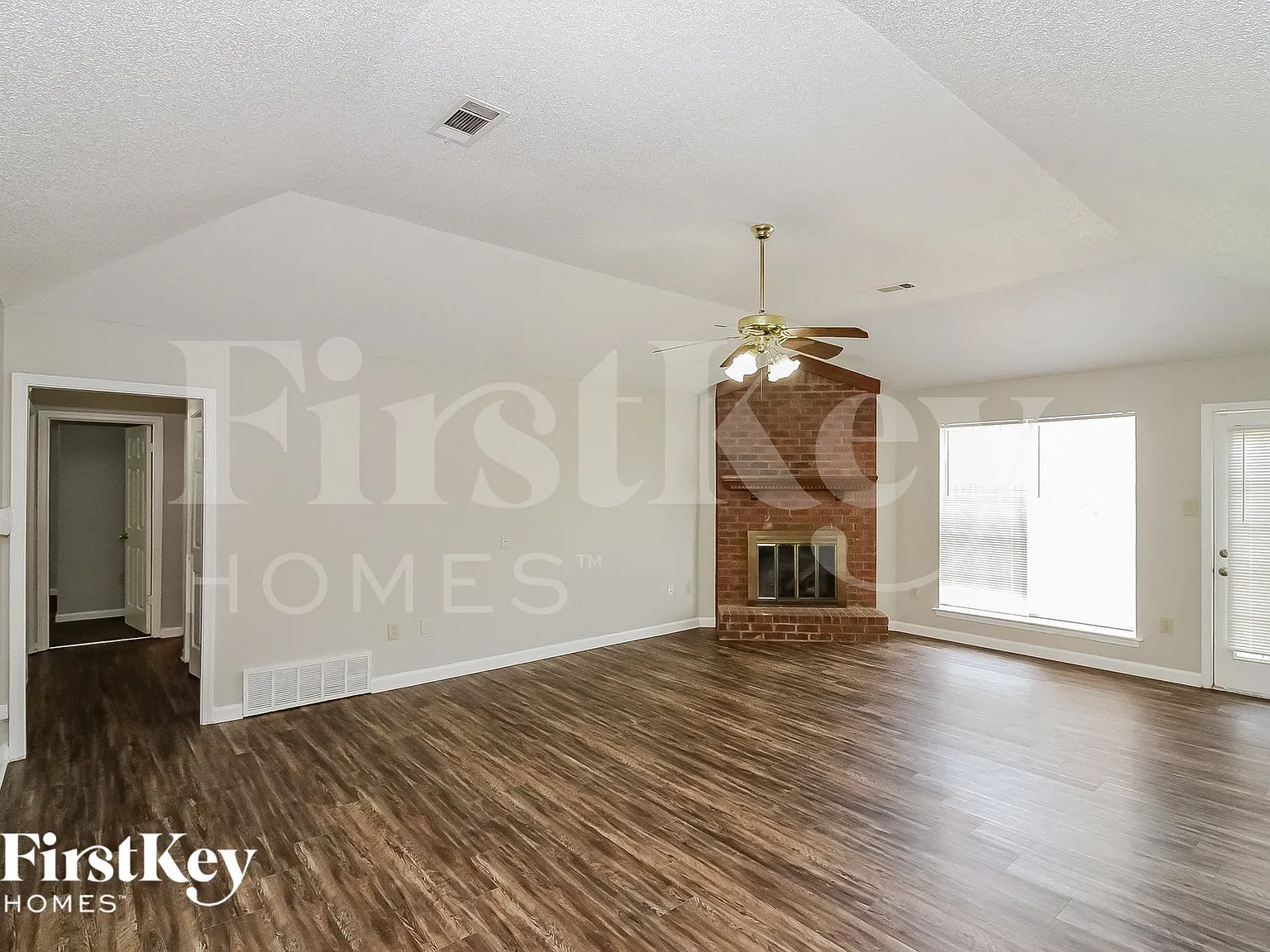 3 bed, 2.0 bath, 1492 sqft, $1,745 — Photo 3