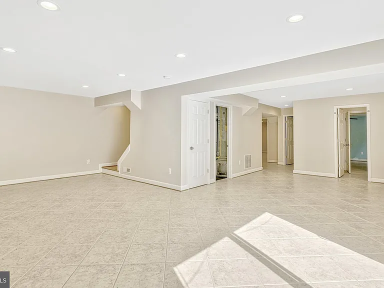 5021 Fleming Dr — Photo 46