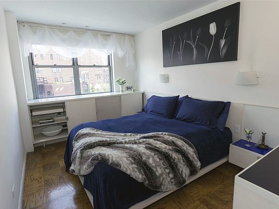 2nd image of 32 Gramercy Park S APT 13H