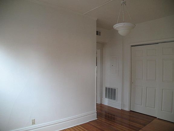 2nd image of 1001 W Moss Ave APT C