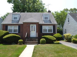 37 Hollywood Ave, Lynbrook, NY 11563