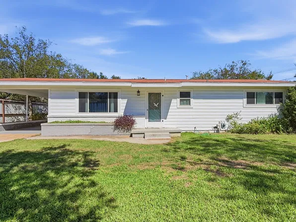 709 E Whitney St, Hamilton, TX 76531