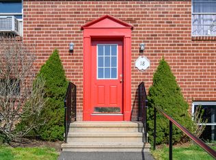 18 Fairview Dr APT 3, Danbury, CT 06810
