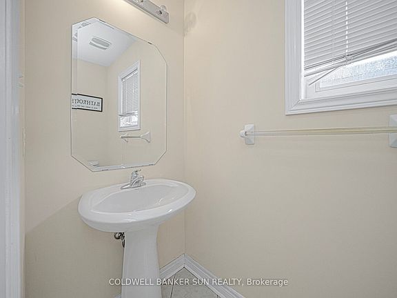 5th image of 146 Crystalview Cres