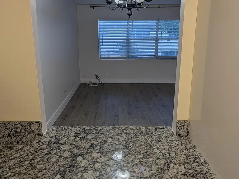 430 SE 2nd Ave #24 — Photo 10