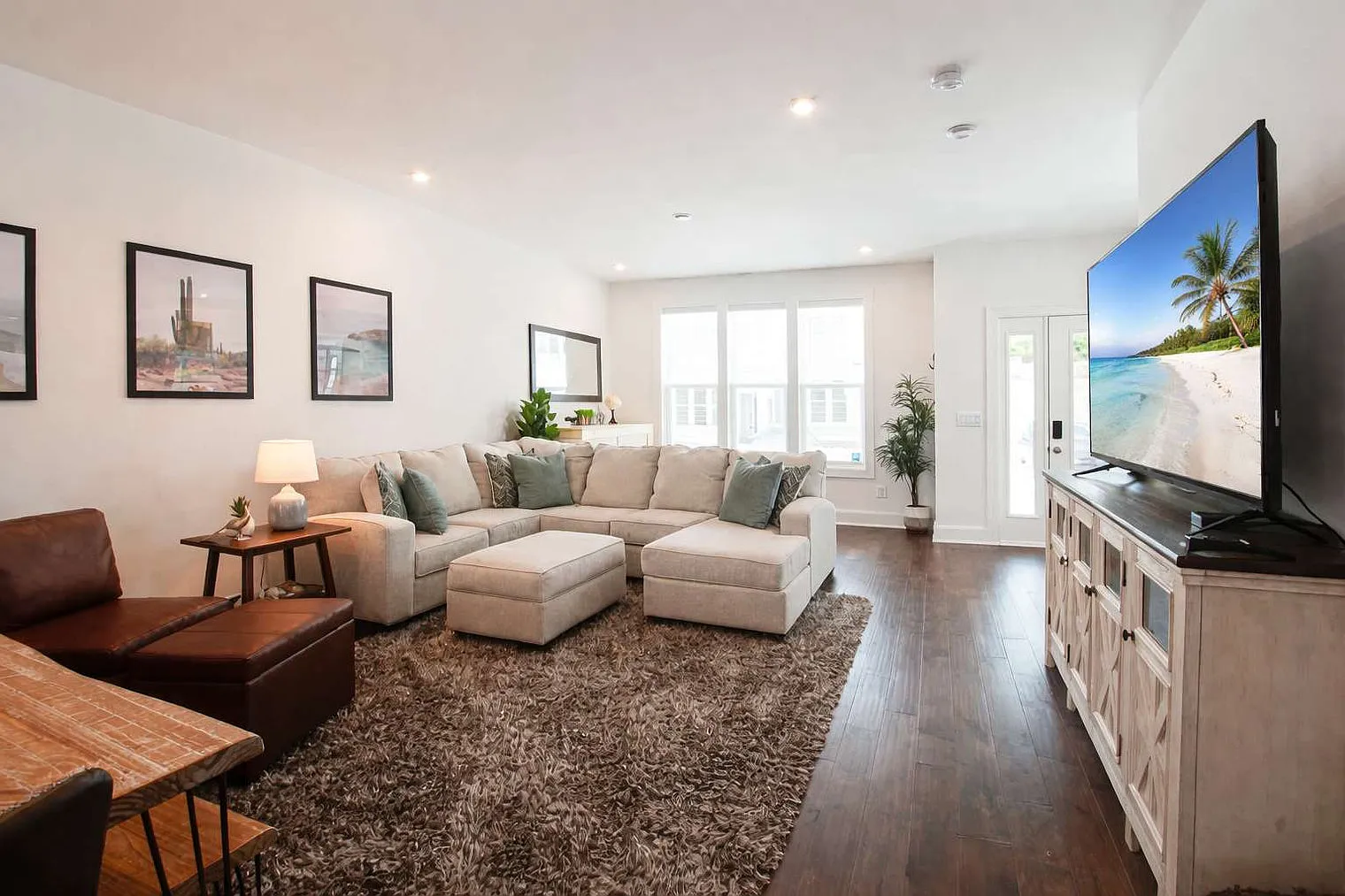 2 bed, 2.0 bath, 1485 sqft, $4,071 — Photo 2