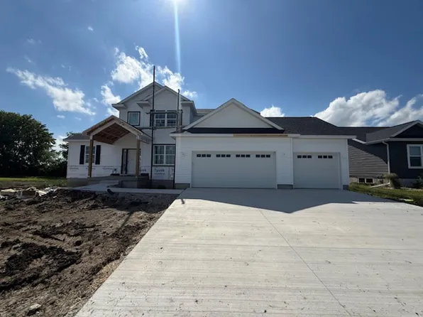 5429 Fernwood Dr, Cedar Falls, IA 50613