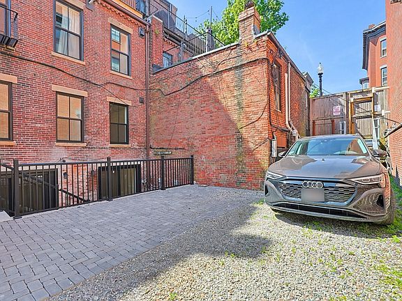 2nd image of 667 Tremont St APT 1
