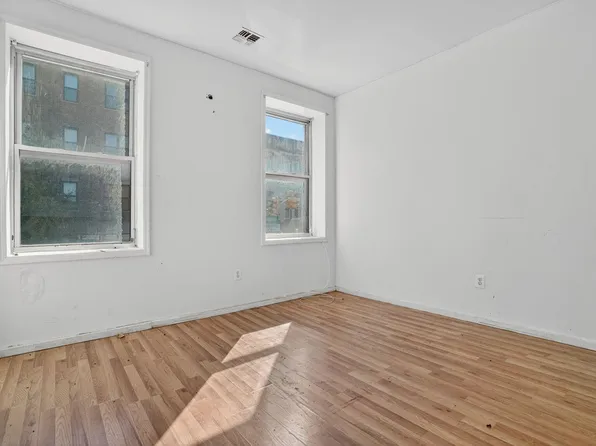 415 Martin Luther King Jr Drive image 14 of 20