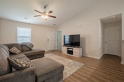 3 bed, 2.0 bath, $1,625 — Photo 3