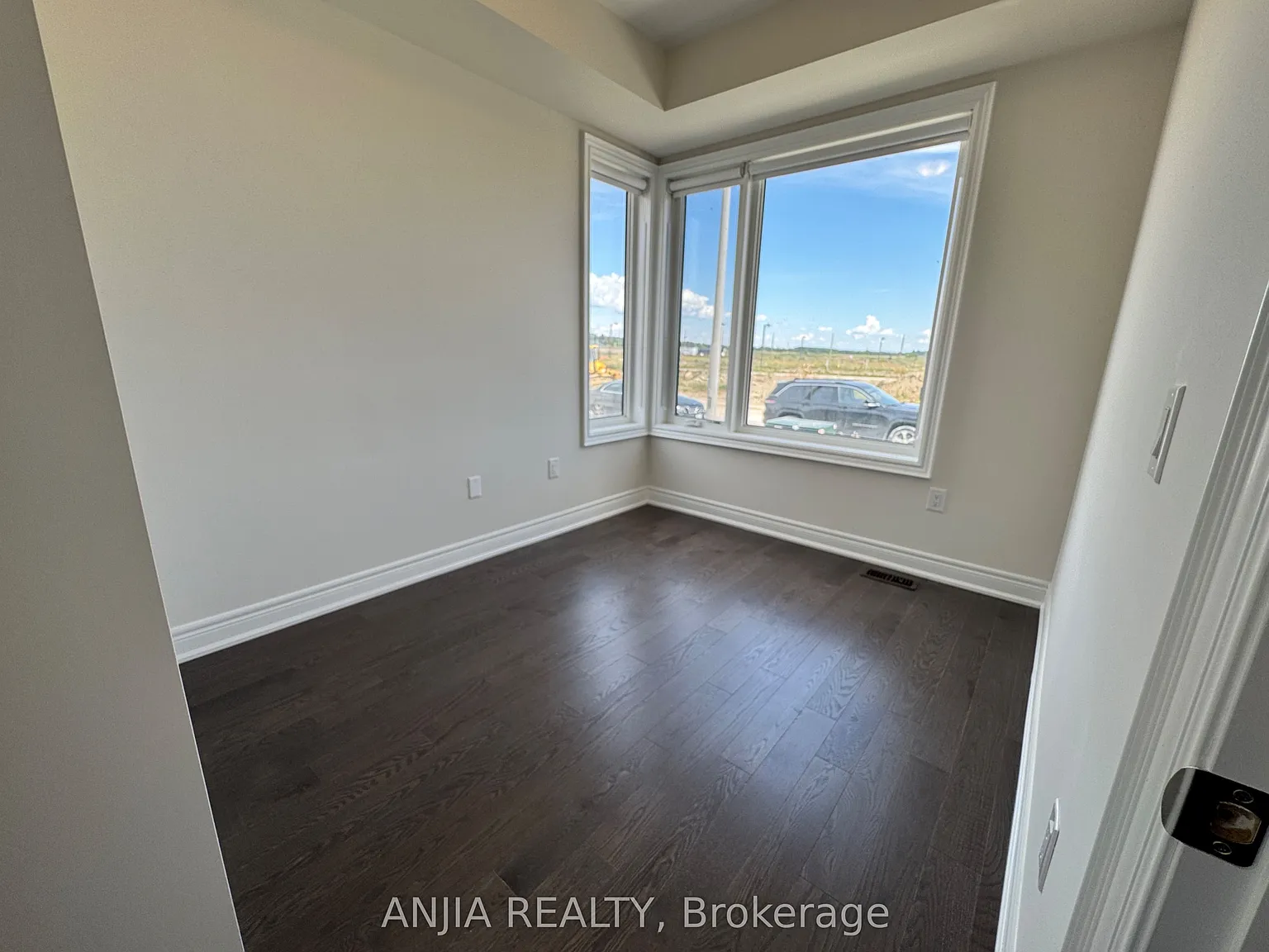 4 bed, $3,600 — Photo 4