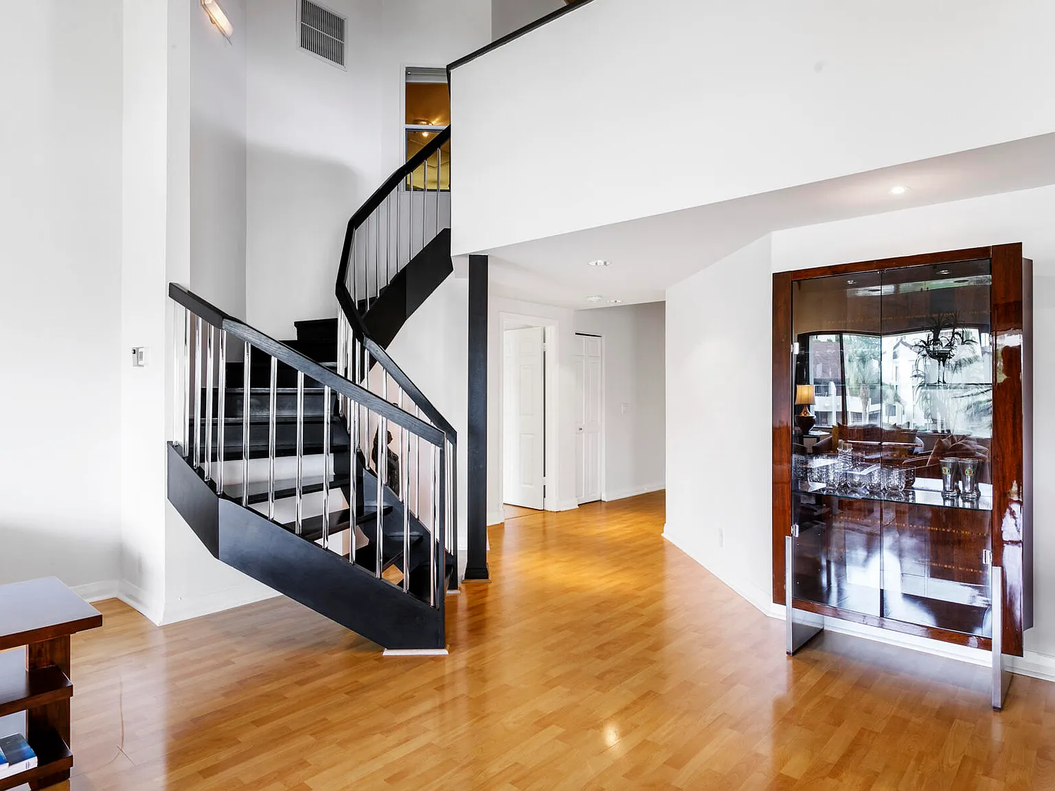 4 bed, 3.0 bath, 3125 sqft, $6,500 — Photo 4