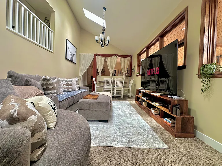 677 W Canyon Dr — Photo 5