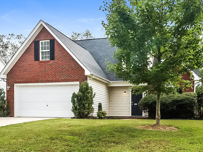 1052 Enderbury Dr — Photo 4