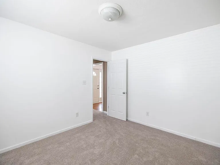 205 Wembley Dr — Photo 21