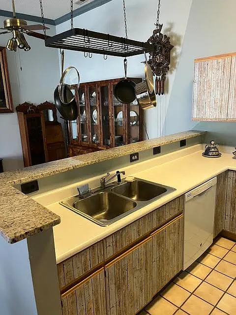 3 bed, 1700 sqft, $2,495 — Photo 3