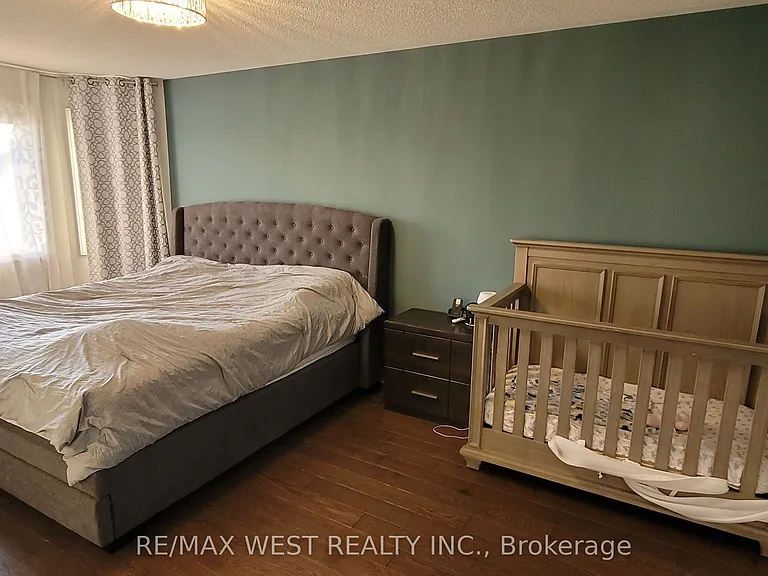 20 Winisk St — Photo 11