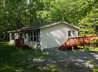 126 Falling Brook Way, Hawley, PA 18428