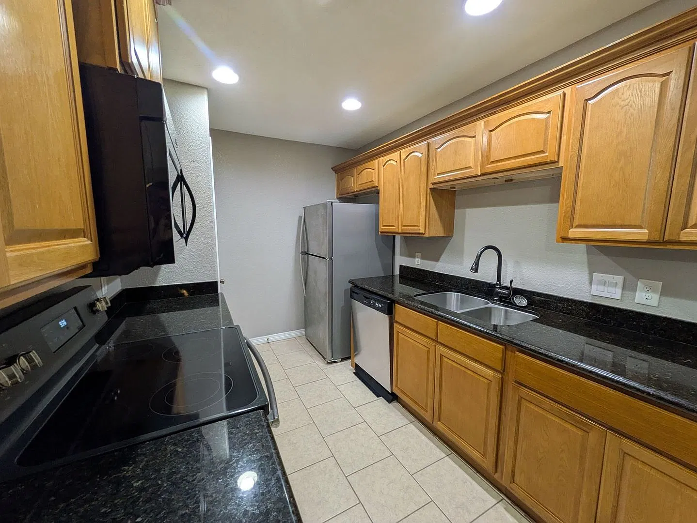 121 - 123 Gage Ave. (Duplex) — Photo 4