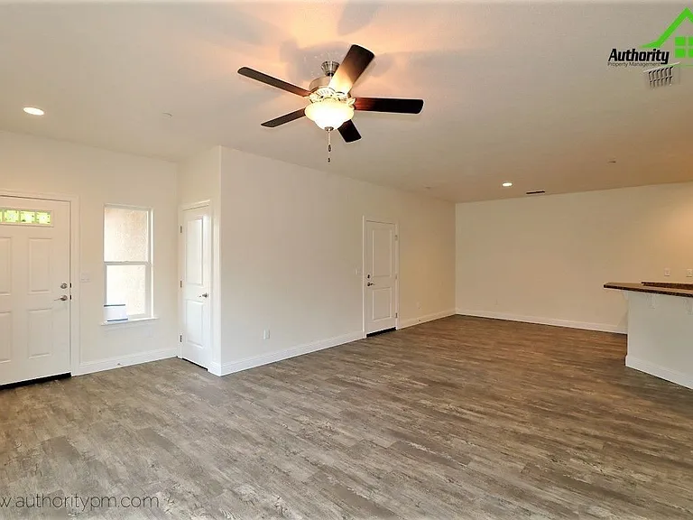 2530 Rainbow Ln #B — Photo 5