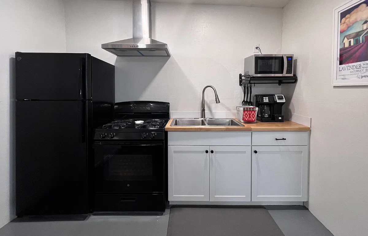 219 Stover Ave SW - Studio — Photo 2