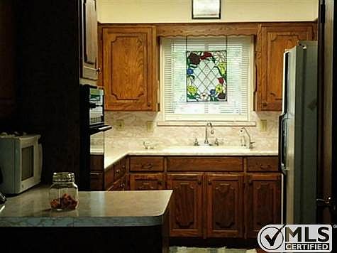 5th image of 555 Johnson Dr