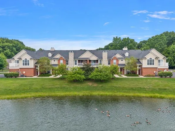 28228 Oakmonte Cir, New Hudson, MI 48165