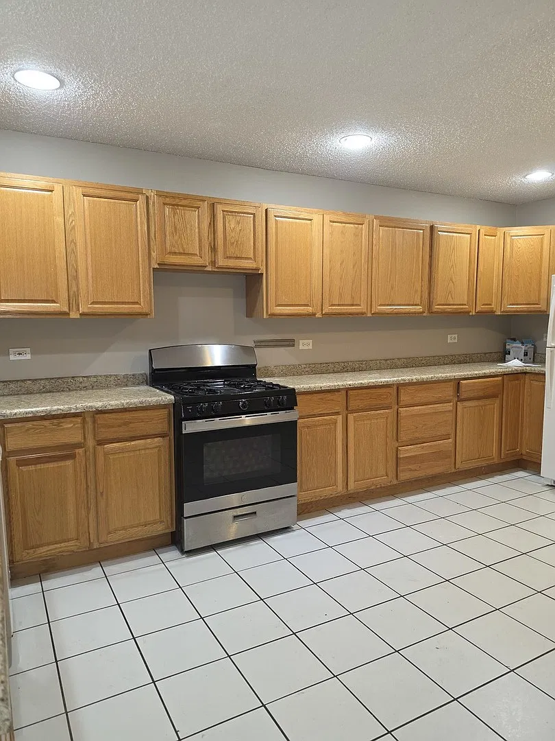 2 bed, 1423 sqft, $2,195 — Photo 2