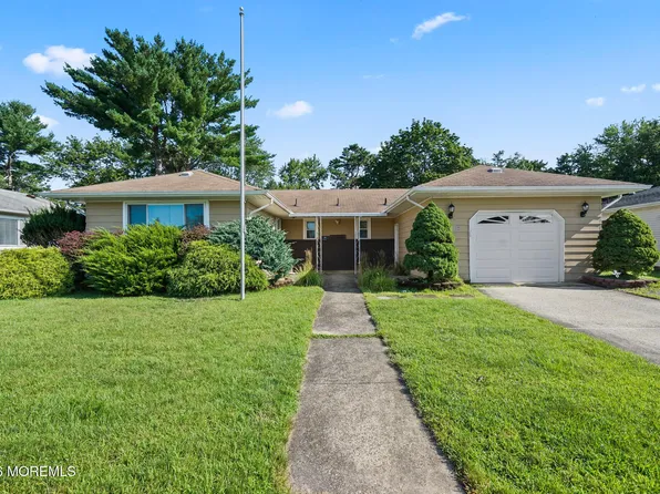 218 Fort De France Ave, Toms River, NJ 08757