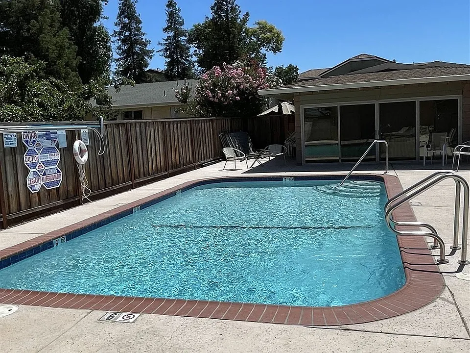 Community pool