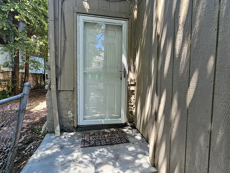 817 W 39th St #BASEMENT — Photo 15