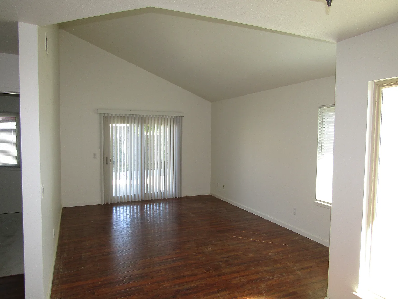 3 bed, 1300 sqft, $2,545 — Photo 3