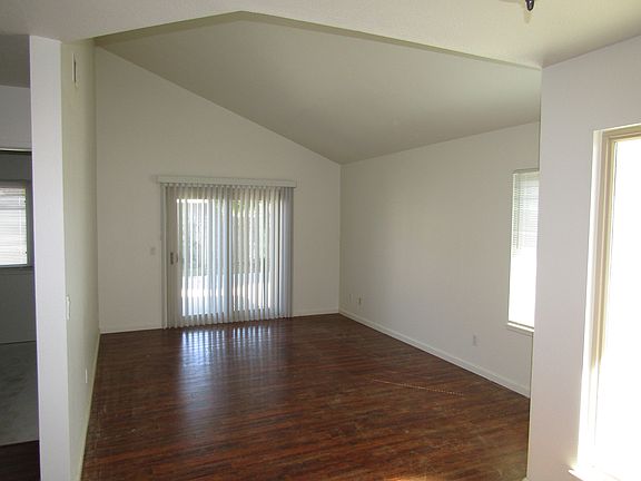 3rd image of 1100 Parkside Way