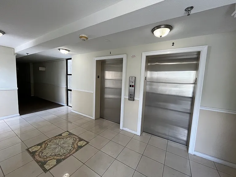 16909 N Bay Rd #907 — Photo 20