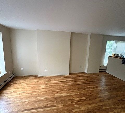 4th image of 8 S Perry St APT 2
