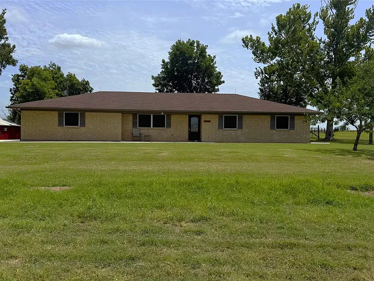 10150 FM 619 — Photo 2