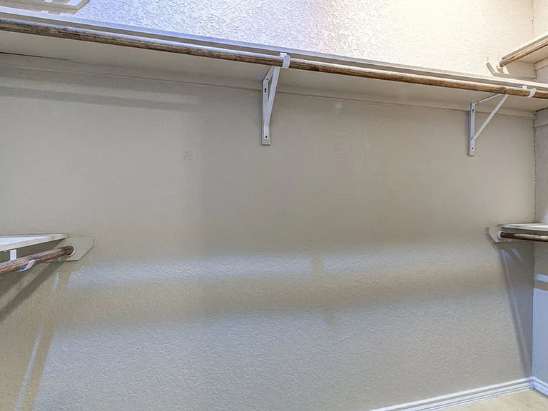 1042 Carolyn Cv — Photo 14