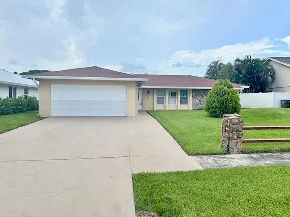 2601 W Carandis Rd, West Palm Beach, FL 33406