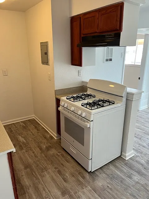 1 bed, 450 sqft, $995 — Photo 2