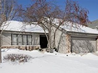 2S004 Lakewood Ln, Wheaton, IL 60189