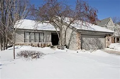 2S004 Lakewood Ln photo 1