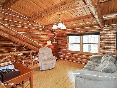 5th image of 790 40th Ave NE